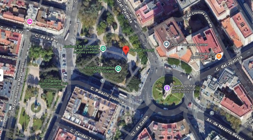 Parque_infantil_en_La_Glorieta.jpg