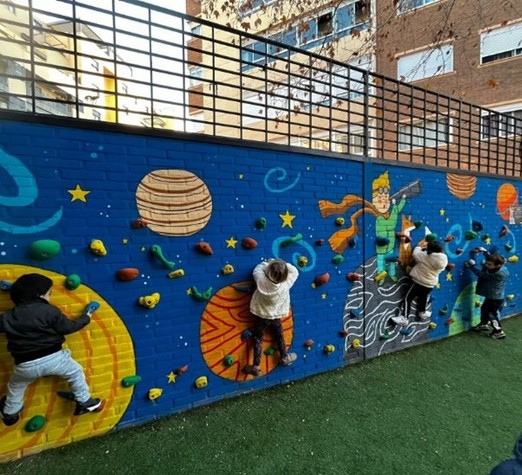 Ejemplo de rocódromo escolar