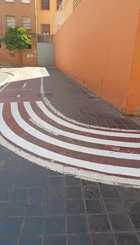 Puerta metálica de ingreso al findo