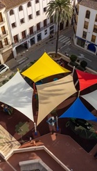 Parque infantil con lonas