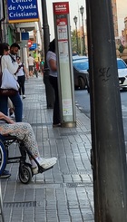 Parada bus y acera