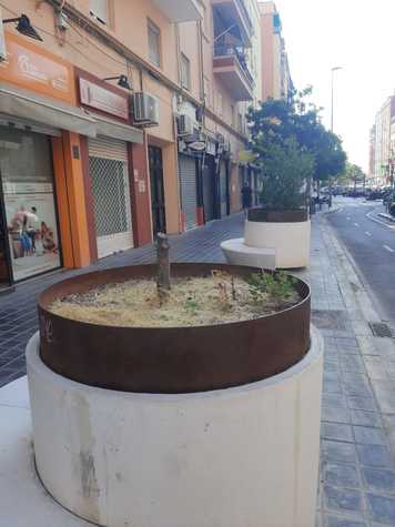 Maceteros Ramiro de Maeztu