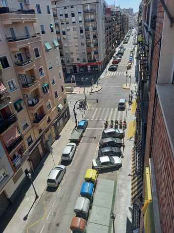 Calle sin árboles